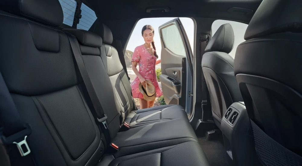 The back seats of a 2025 Hyundai Santa Cruz for sale in Knoxville is shown.