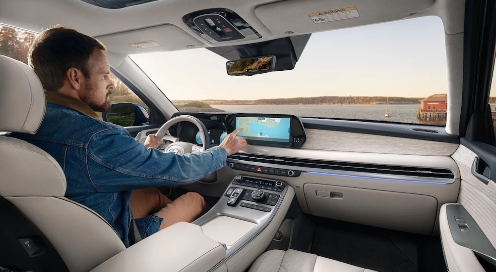 A white 2025 Hyundai Palisade is shown from the passenger side.