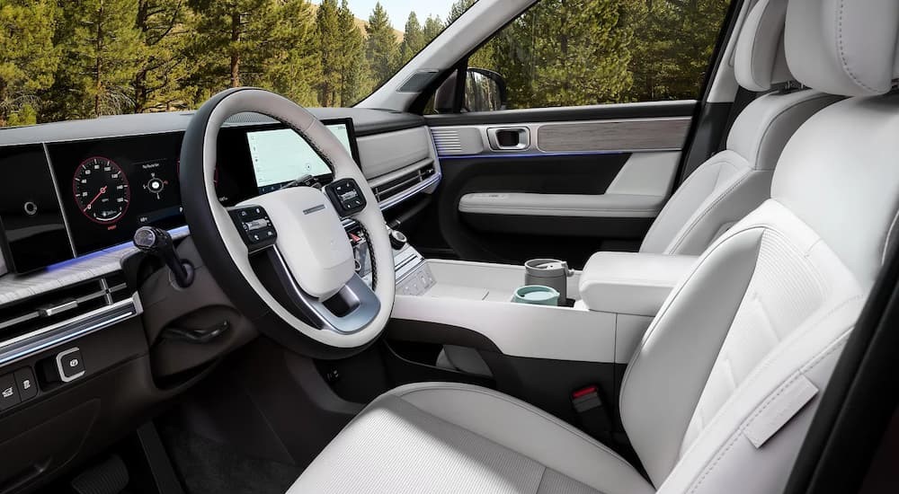 The black and white interior and dash in a 2025 Hyundai Santa Fe.