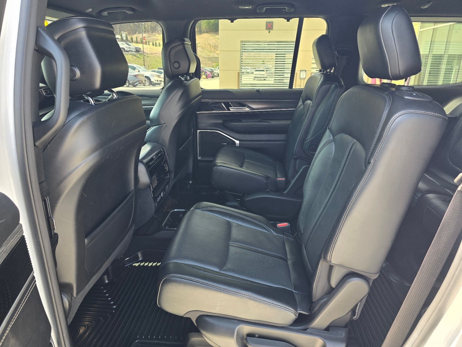 2023 Jeep Wagoneer Series III