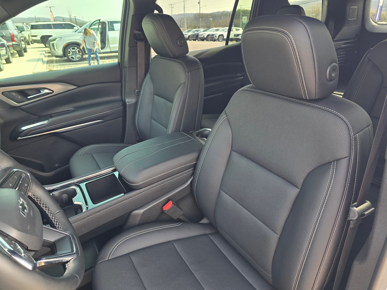 2026 Chevrolet Traverse FWD LT