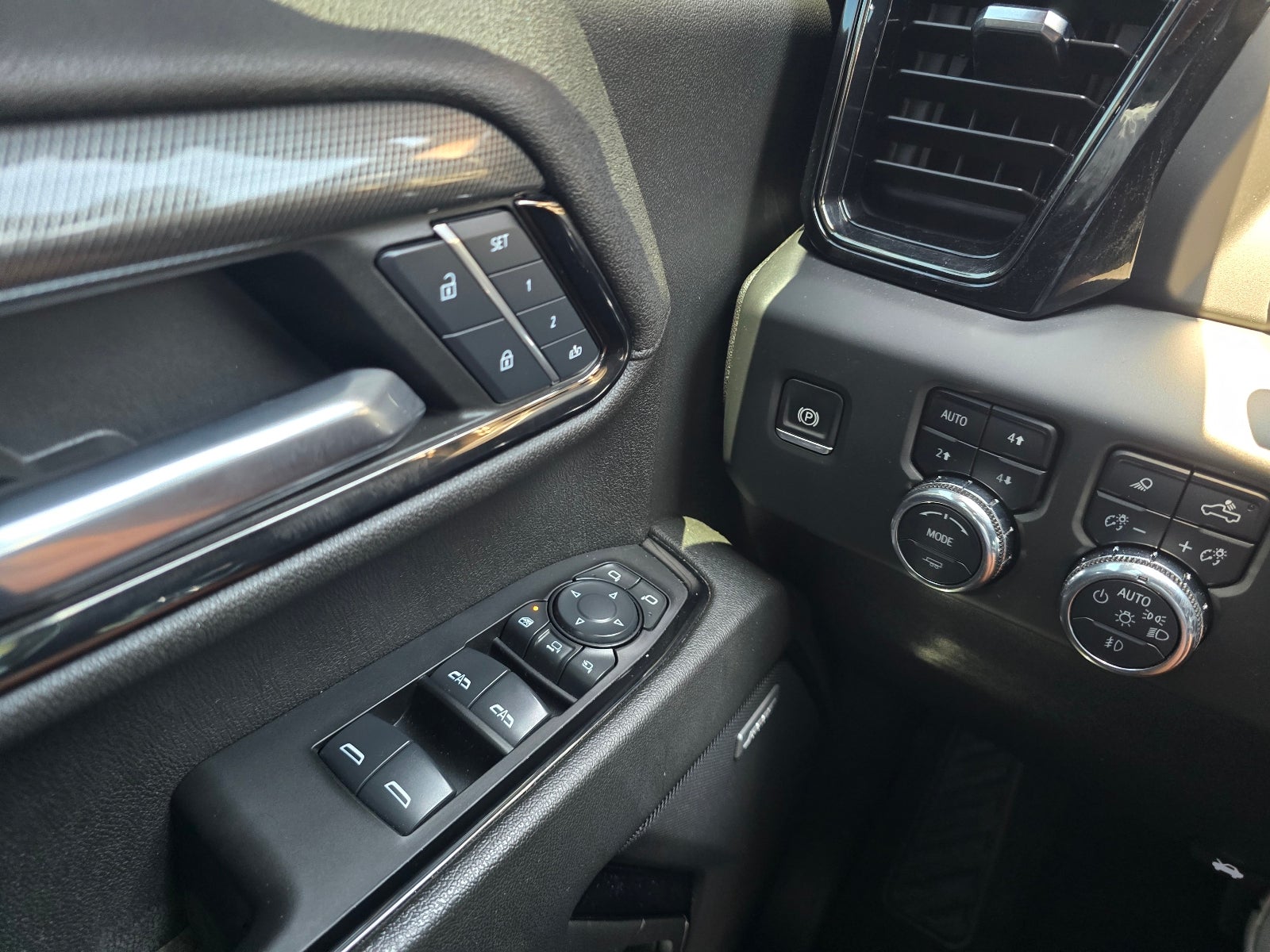 2024 GMC Sierra AT4