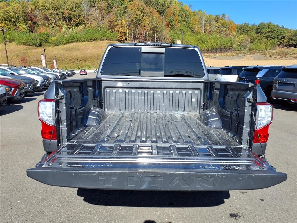 2023 Nissan Titan SV