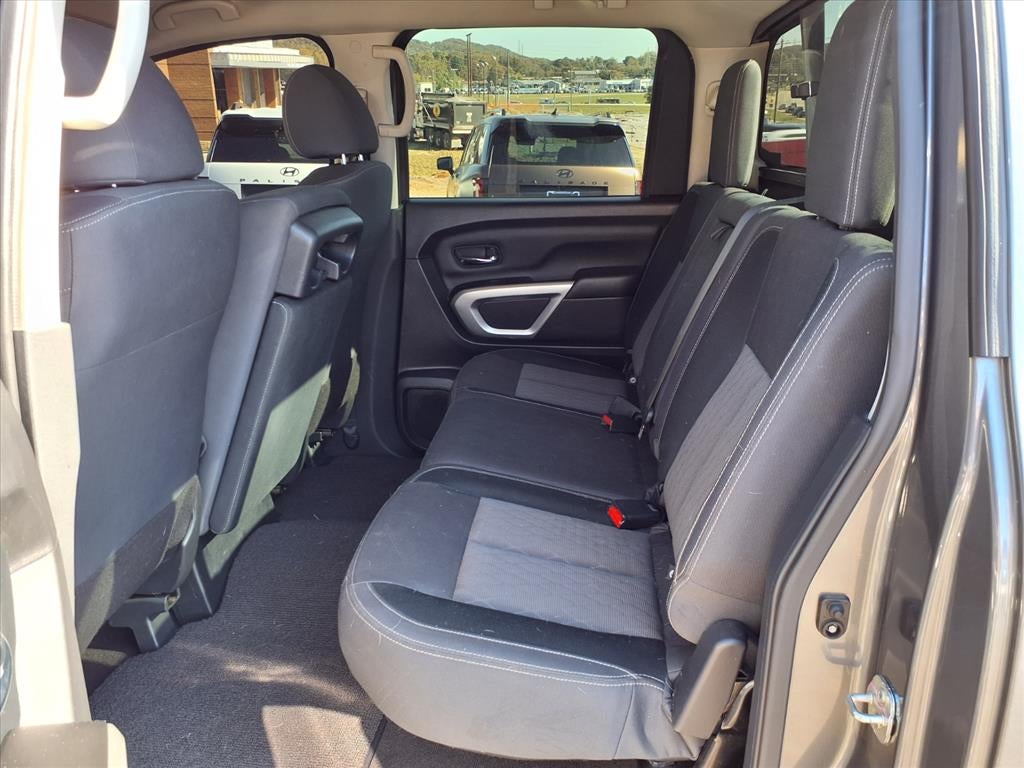 2023 Nissan Titan SV