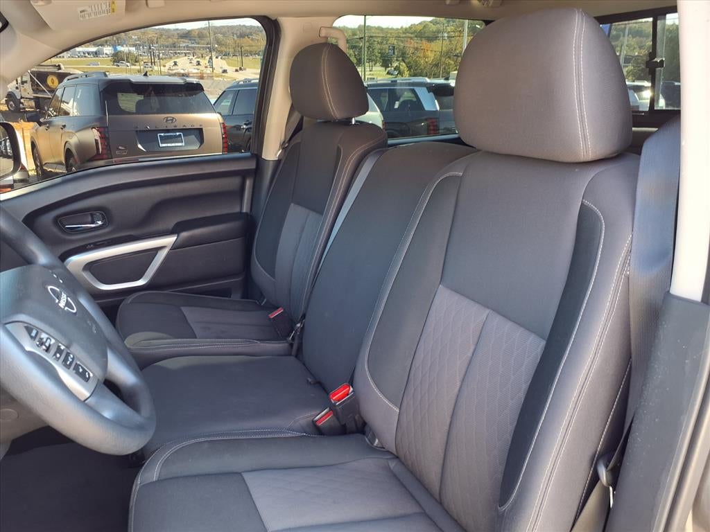 2023 Nissan Titan SV