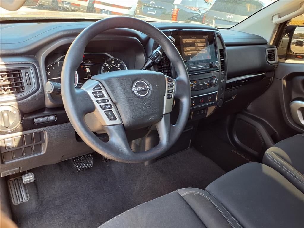 2023 Nissan Titan SV