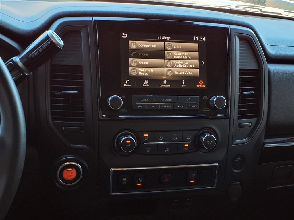 2023 Nissan Titan SV