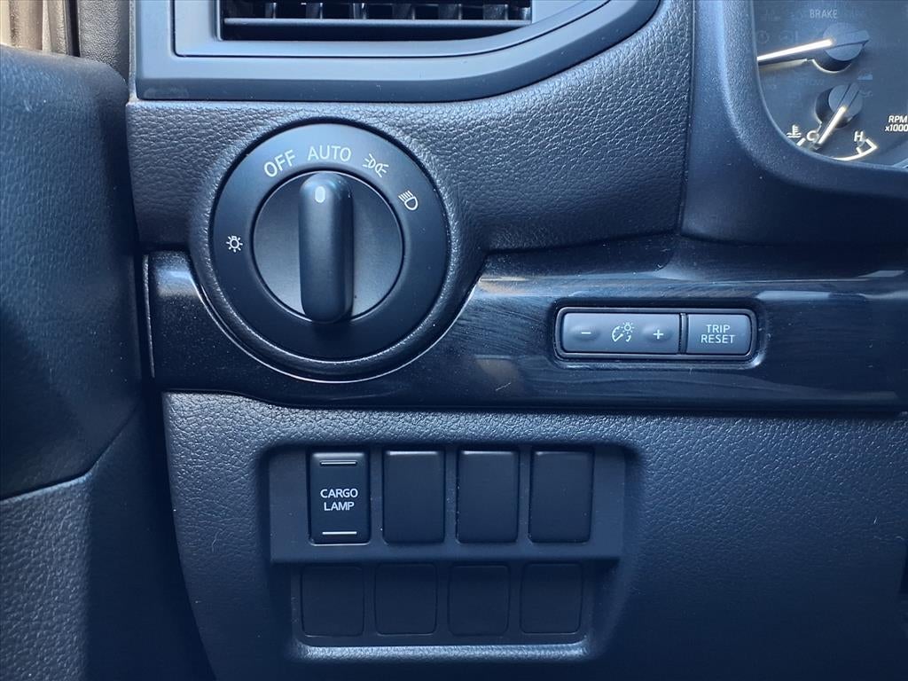 2023 Nissan Titan SV