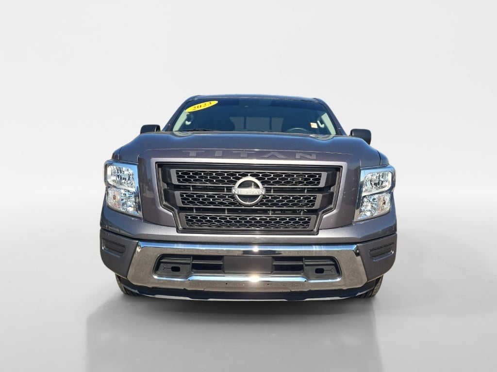 2023 Nissan Titan SV