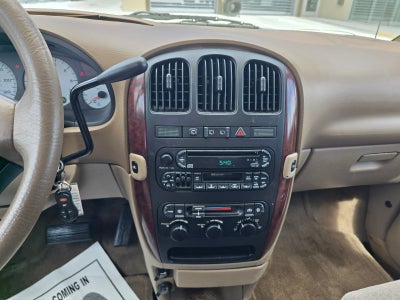 2001 Chrysler Town & Country LX