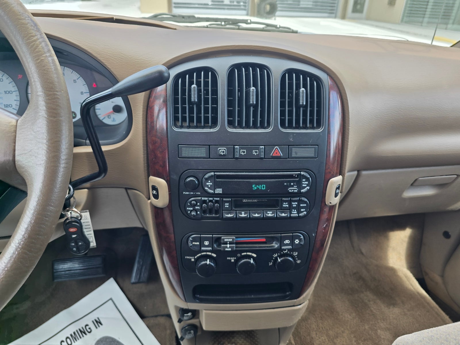 2001 Chrysler Town & Country LX