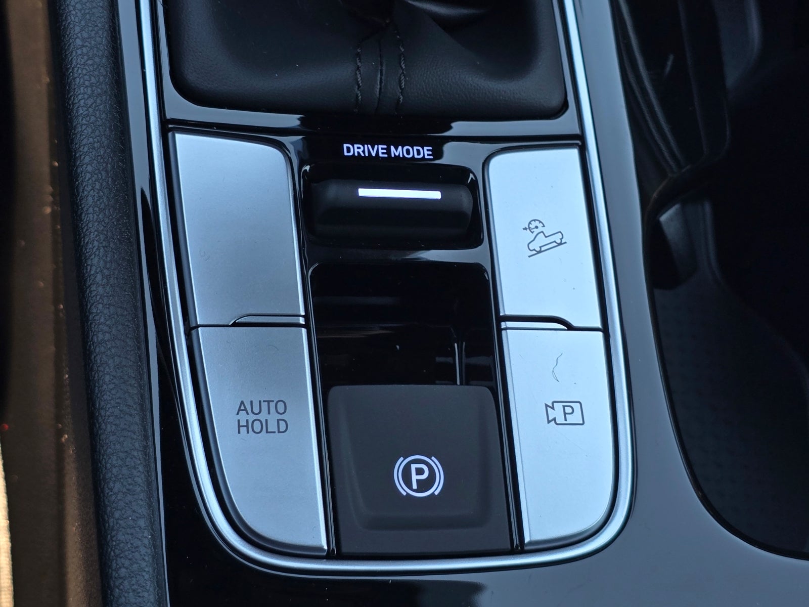 2027 Hyundai SANTA CRUZ SEL Activity