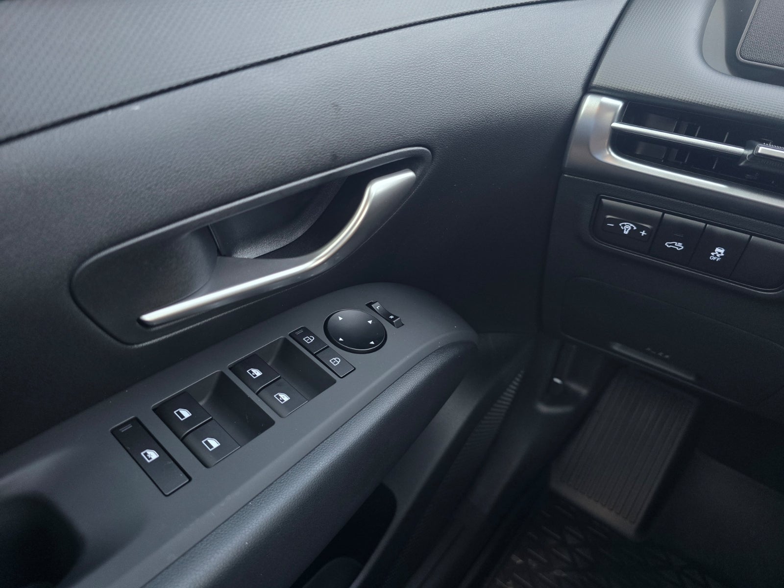 2027 Hyundai SANTA CRUZ SEL Activity