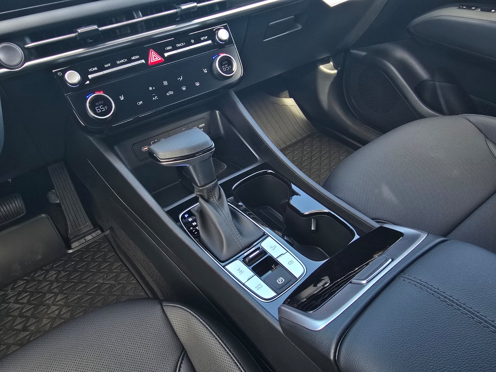 2027 Hyundai SANTA CRUZ SEL Activity