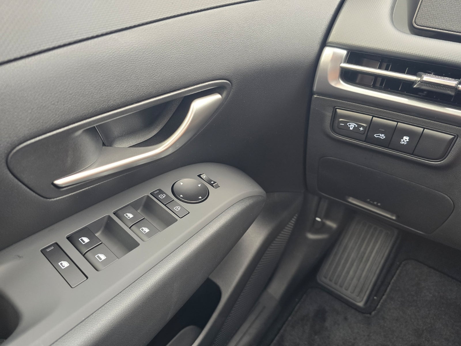 2027 Hyundai SANTA CRUZ SEL Activity