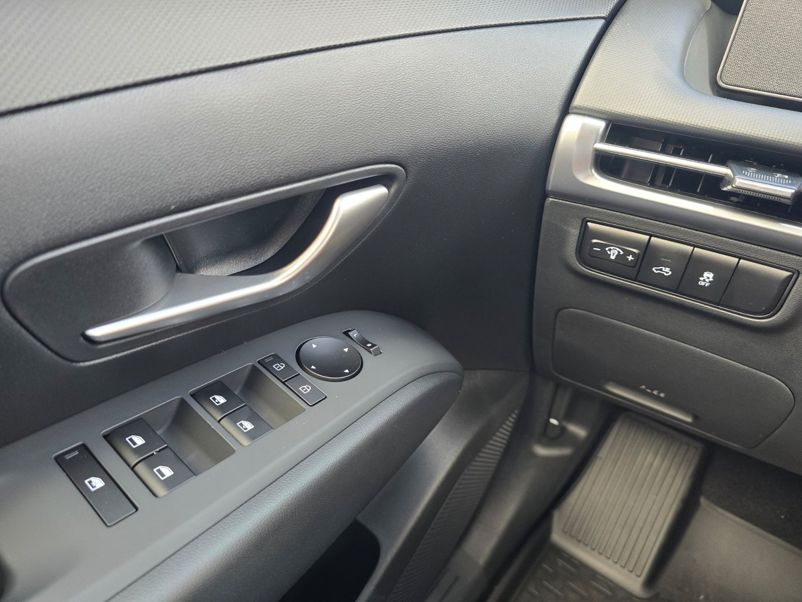 2027 Hyundai SANTA CRUZ SEL Activity