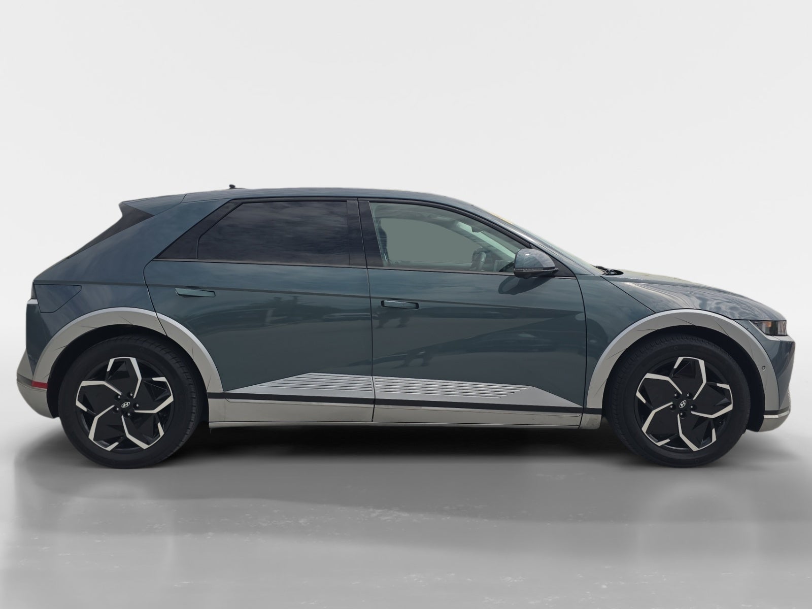 Used 2024 Hyundai IONIQ 5 Limited with VIN KM8KR4DE9RU280076 for sale in Knoxville, TN