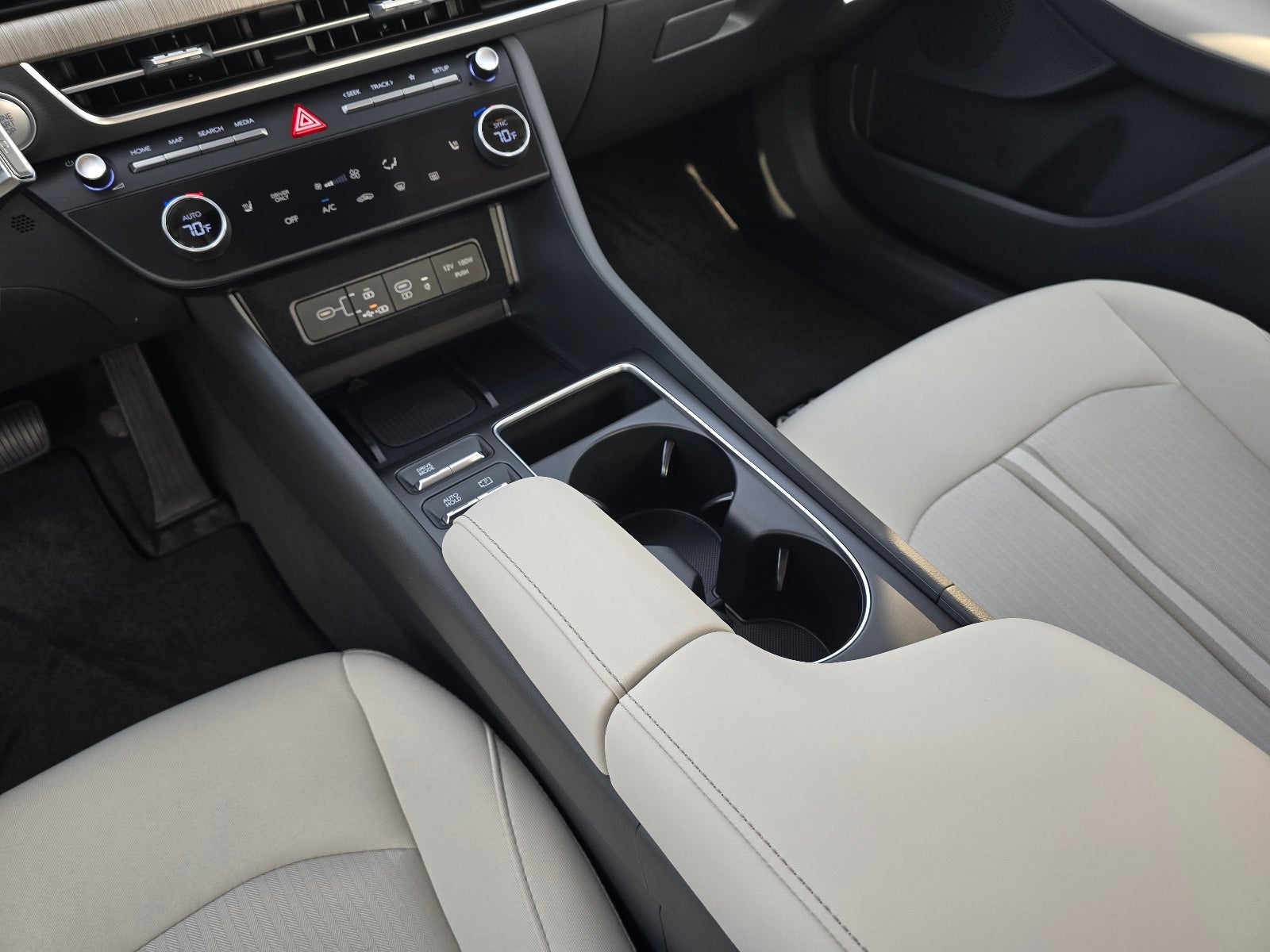 2026 Hyundai SONATA HYBRID SEL