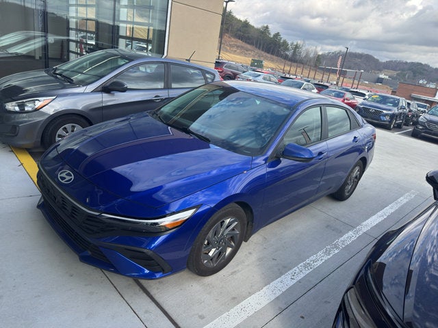2024 Hyundai ELANTRA SEL
