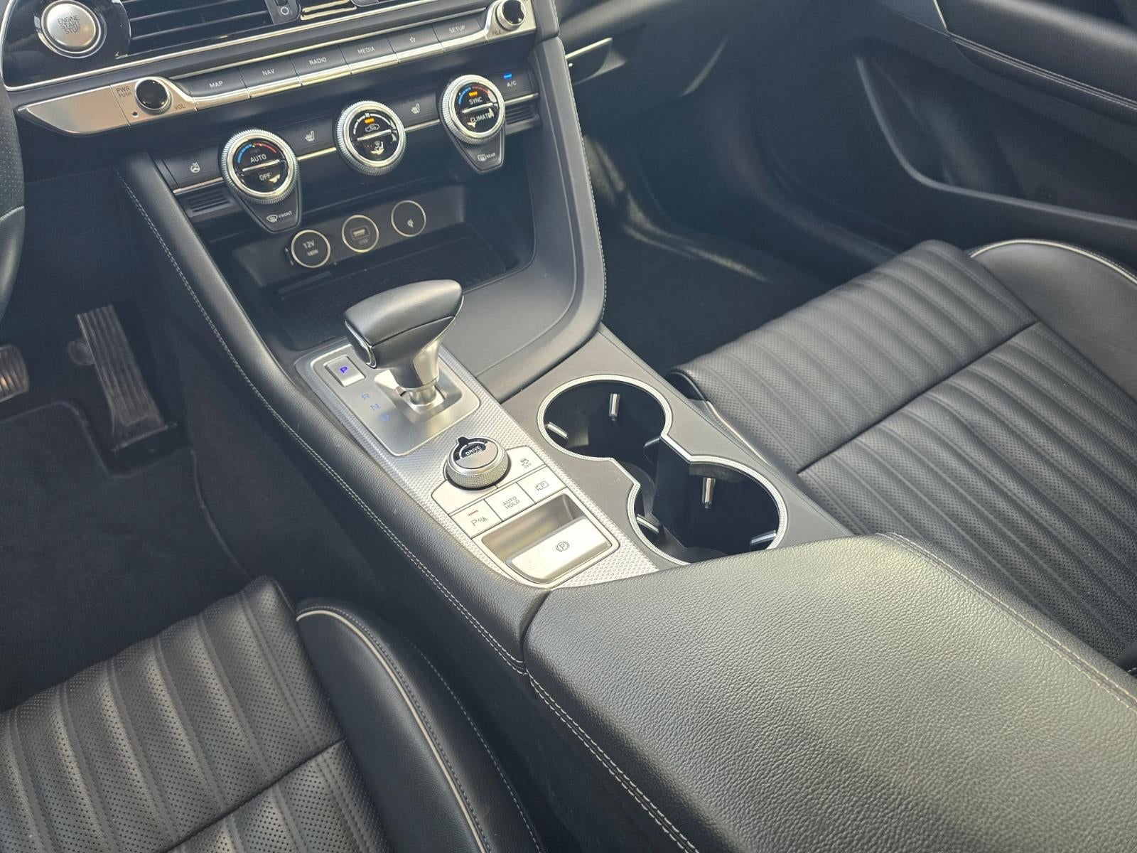 2022 Genesis G70 2.0T