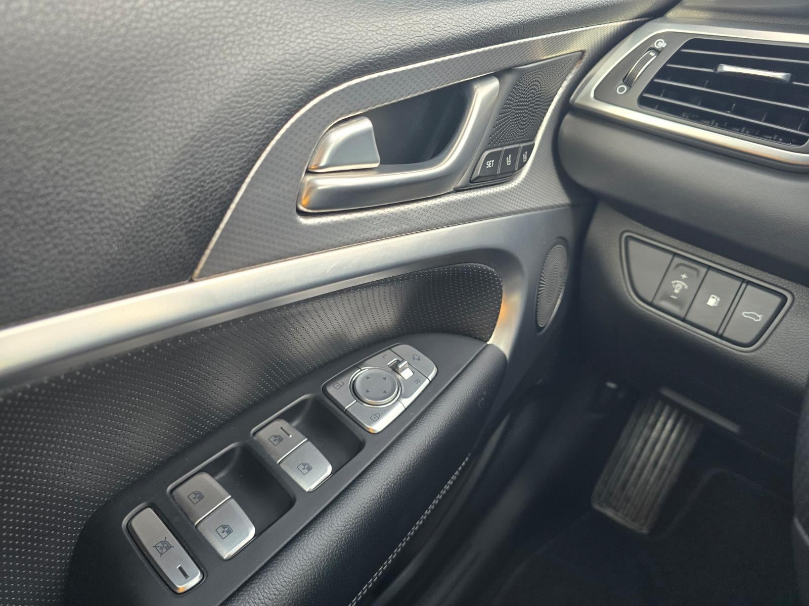 2022 Genesis G70 2.0T